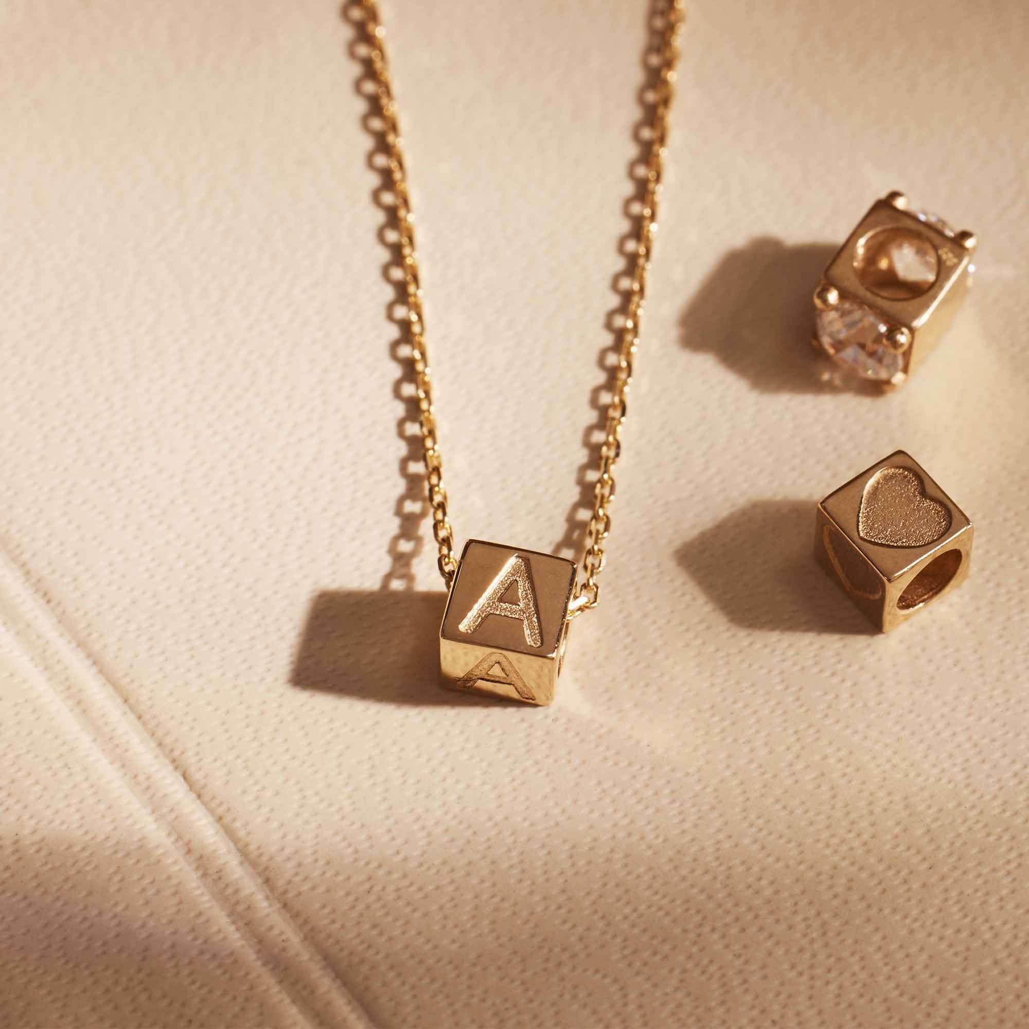 Le Marais Felie 14 karat gold cube initial charm with letter - Image 4