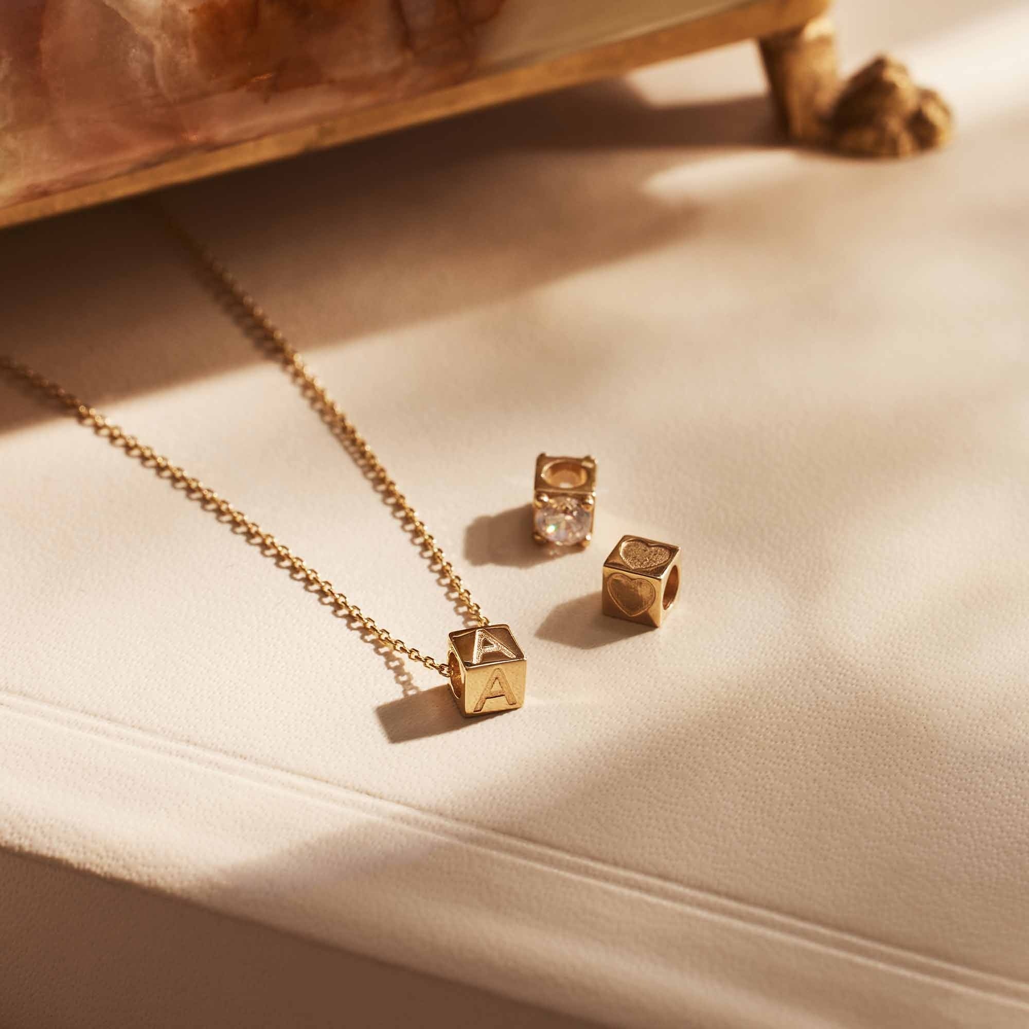 Le Marais Felie 14 karat gold cube initial charm with letter - Image 5