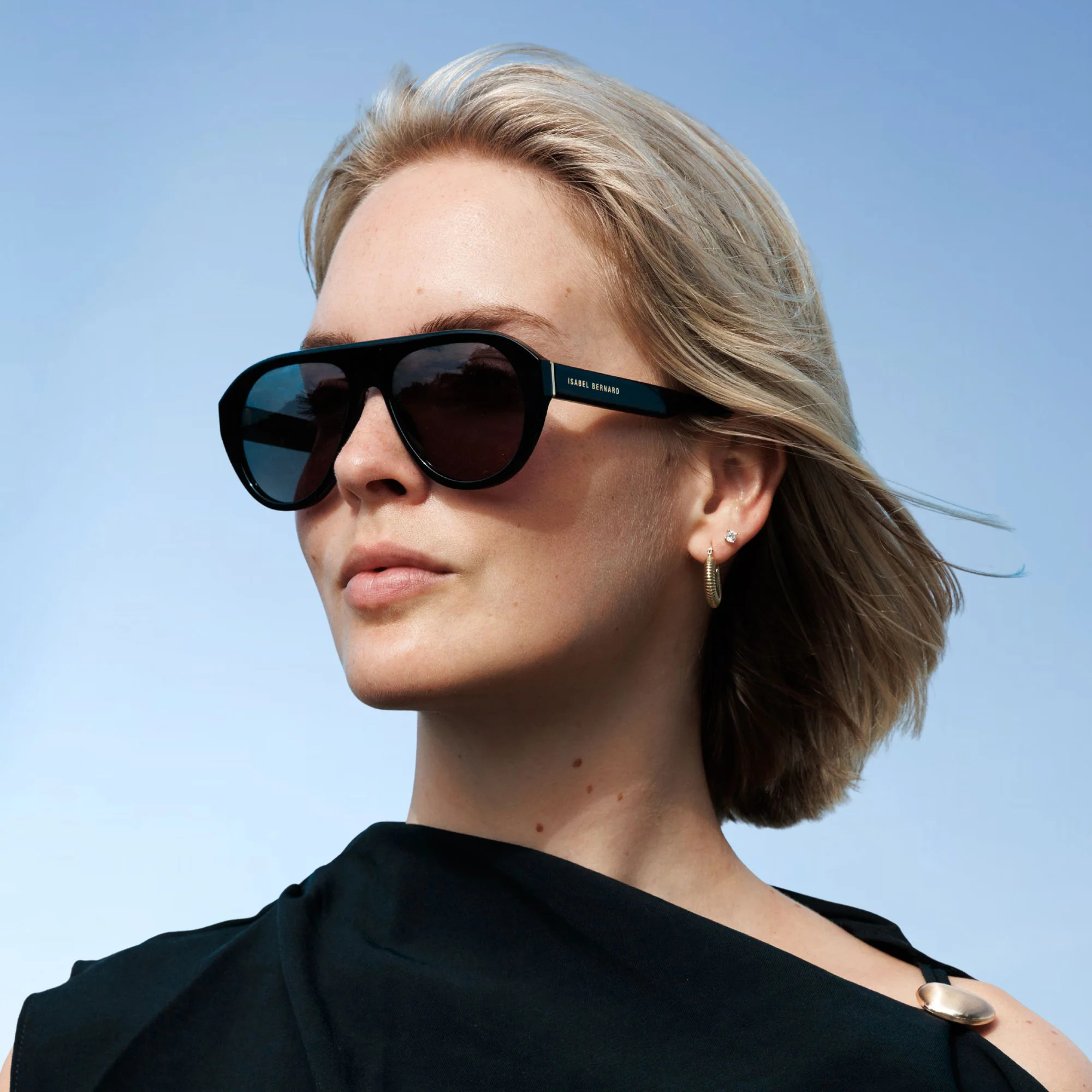 La Villette Mila black bold aviator sunglasses with black lenses - Image 2